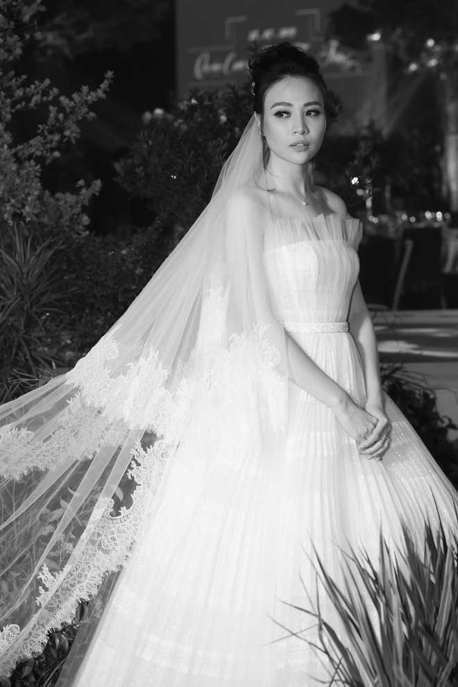 Cô dâu Đàm Thu Trang đẹp xuất sắc trong bộ váy cưới