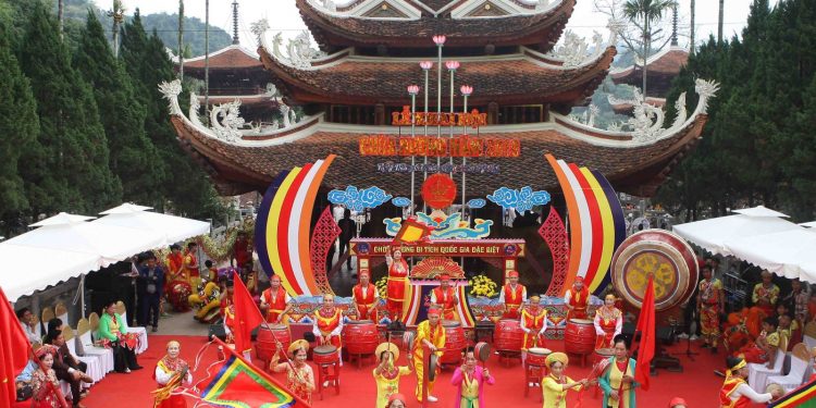 Lễ hội chùa Hương (Ảnh sưu tầm)