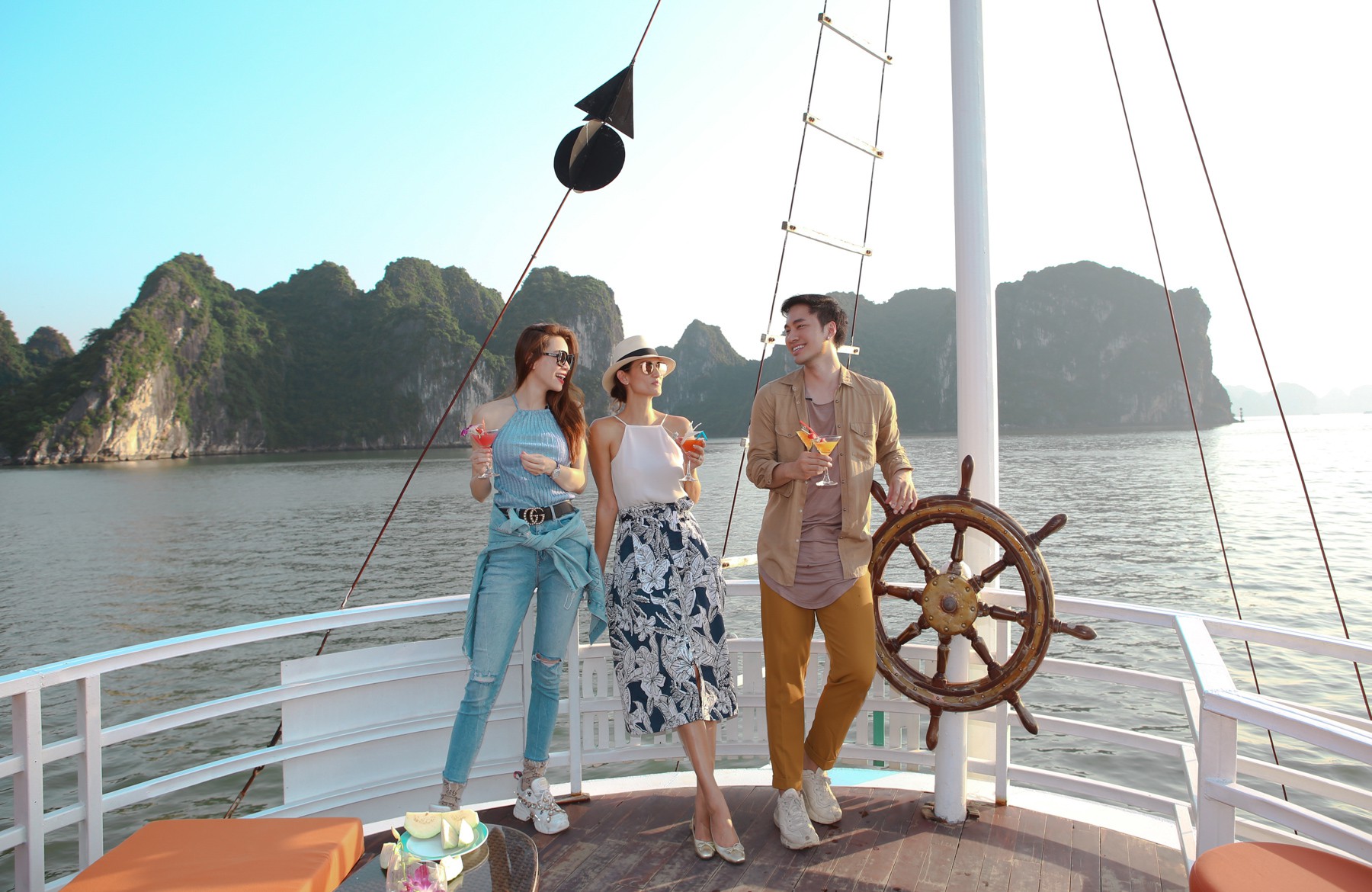 Kinh nghiệm du lịch bằng du thuyền và Top những du thuyền đẹp nhất tại Hạ Long