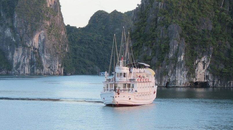 Kinh nghiệm du lịch bằng du thuyền và Top những du thuyền đẹp nhất tại Hạ Long 31