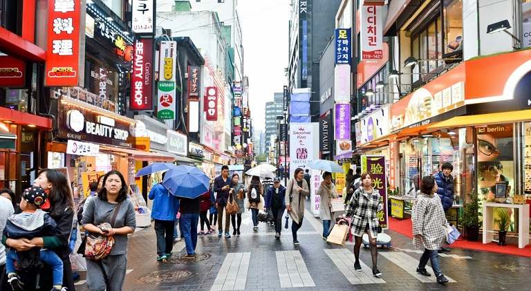 Khu phố Myeongdong - Địa điểm du lịch Seoul dành cho các chị em 