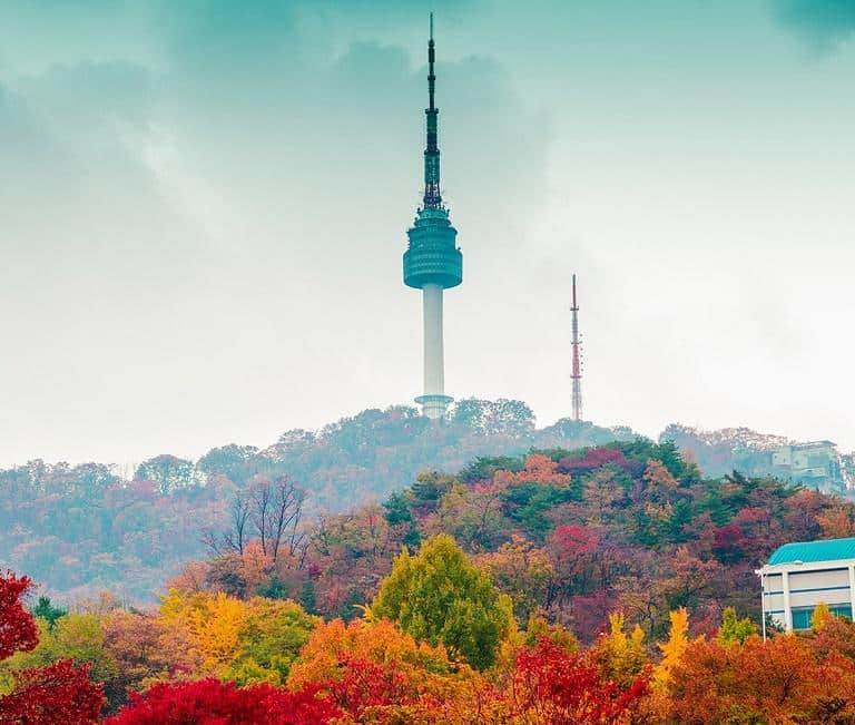 Tháp N Seoul trên núi Namsan - Địa điểm du lịch Seoul