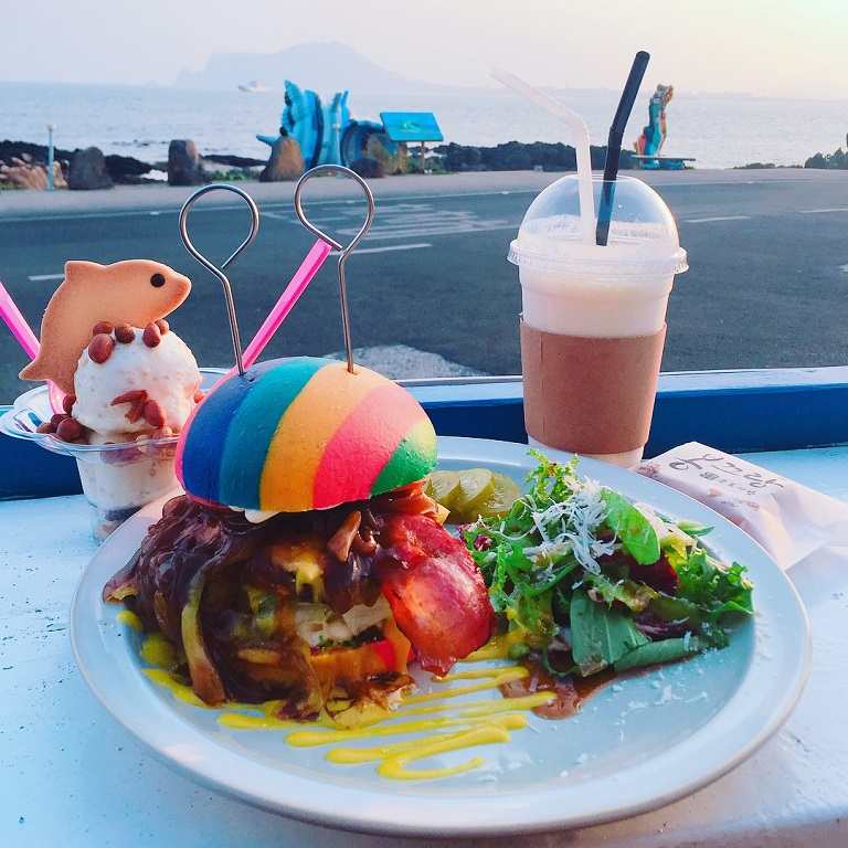 Hamburger cầu vồng - Đặc sản đảo Jeju 