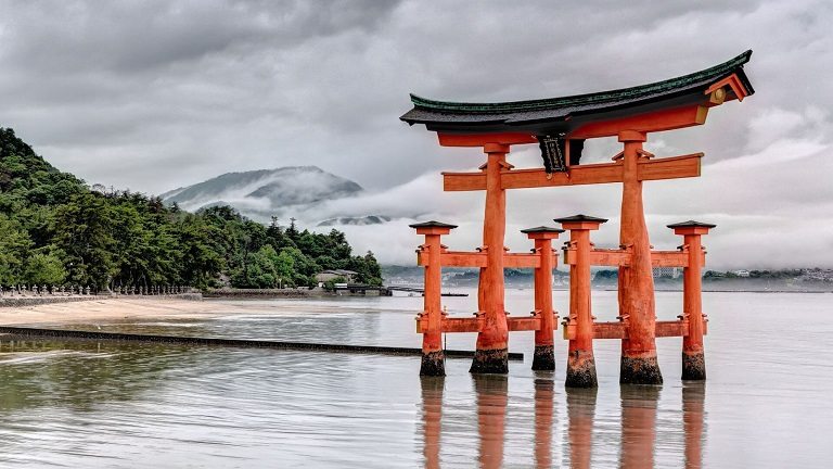 Cổng Torii - địa điểm check in nổi tiếng ở Nhật Bản 