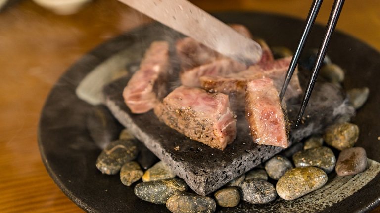 Thịt bò Kobe - Đặc sản thịt bò đắt đỏ nhất thế giới 