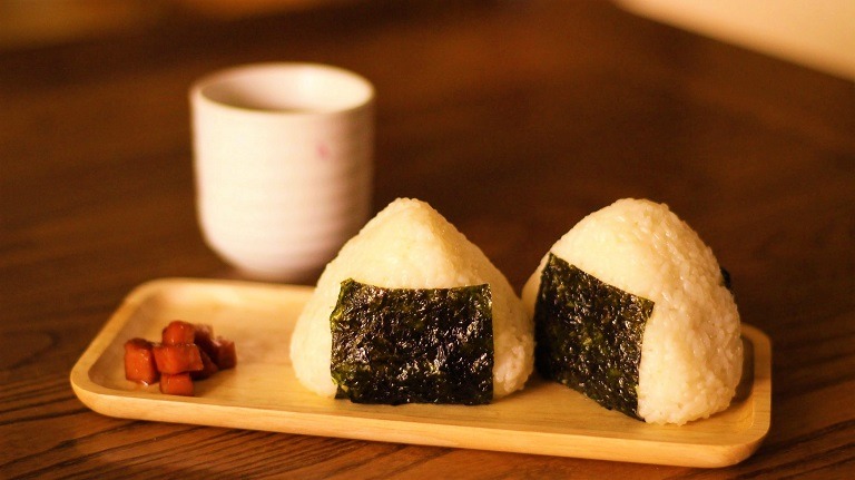 Cơm nắm Onigiri - Món ăn Nhật Bản