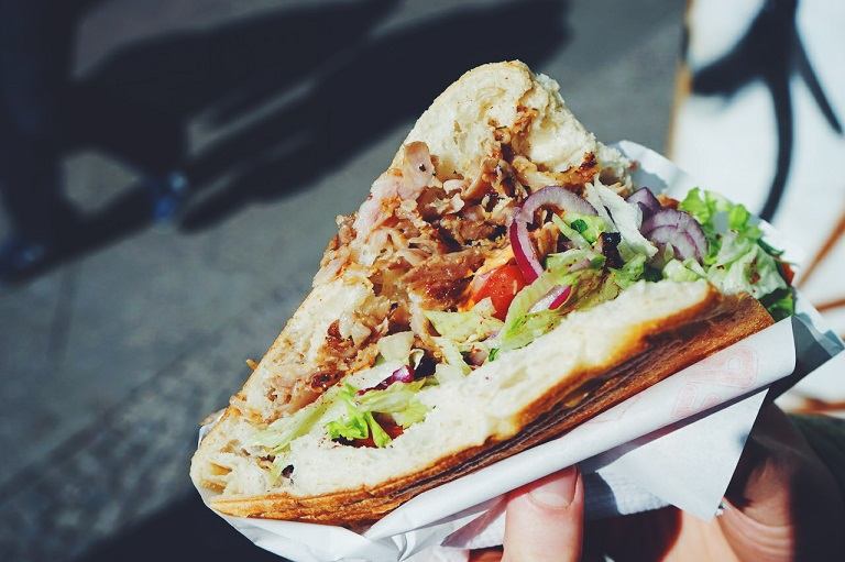  Kinh nghiệm du lịch Berlin không thể quên ăn Doner kebabs