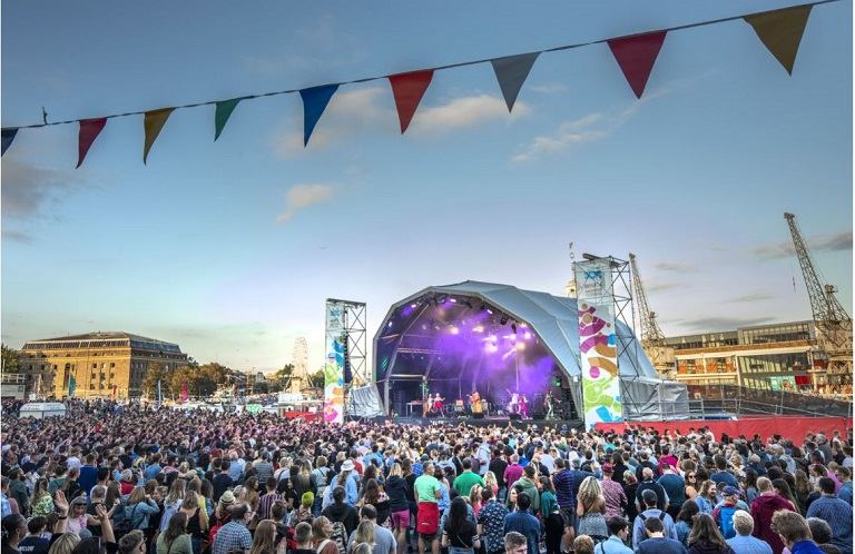 Kinh nghiệm du lịch Liverpool - Merseyside International Festival Festival 