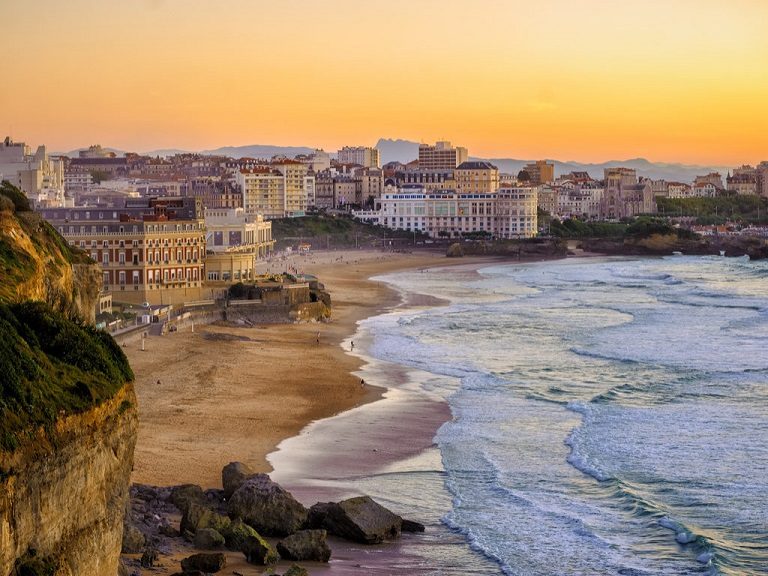 Những bãi biển đẹp nhất châu  u - Bãi biển Biarritz 